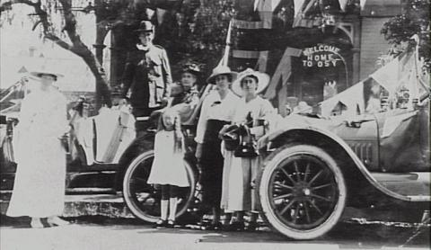 Black and white photo of Oswald Meyer and family