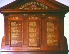 Picture of memorial plaque at Unanderra Public School
